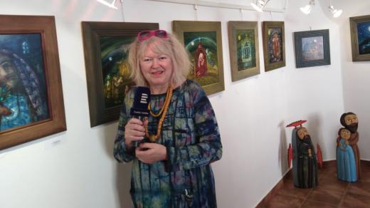 Malířka Renata Štolbová se svými obrazy