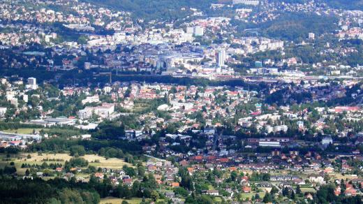 Liberec, to byly i slavné LVT. Pohled na město z dominanty Ještědu