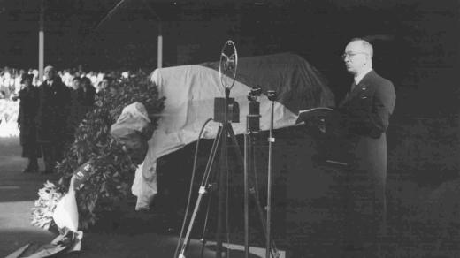 Edvard Beneš řeční na pohřbu TGM (21. 9. 1937)