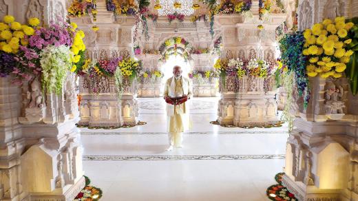 „Ráma se vrátil,“ ohlásil indický premiér Naréndra Módí při otevření nového chrámu ve městě Ajódhja