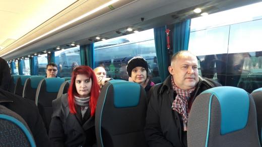 Do jednoho autobusu se vejde 65 sedících cestujících.jpg