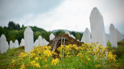 Pamětní hřbitov Srebrenica-Potočari, červenec 2018 