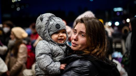 Ukrajinské ženy a děti na cestě do bezpečí