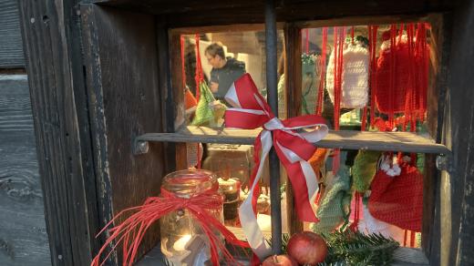 V Krumbachu se o Vánocích nesmíte bát otevřít dveře, skoro za každými se skrývá nějaký prodejce