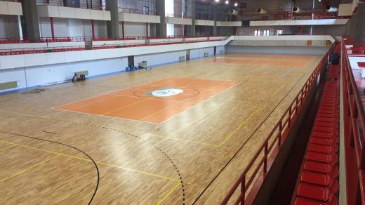 Nová palubovka ve sportovní hale v Orlické kotlině v Hradci Králové