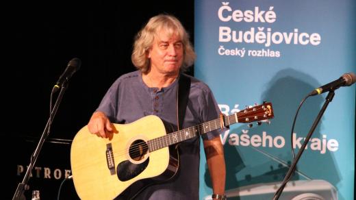 Pavel Žalman Lohonka vystoupil s kapelou Žalman a spol. ve studiovém sále Českého rozhlasu České Budějovice