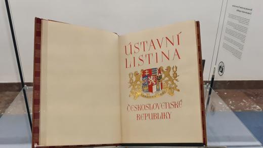 Slavnostní provedení československé ústavy přijaté 29. února 1920 tehdejším Národním shromážděním