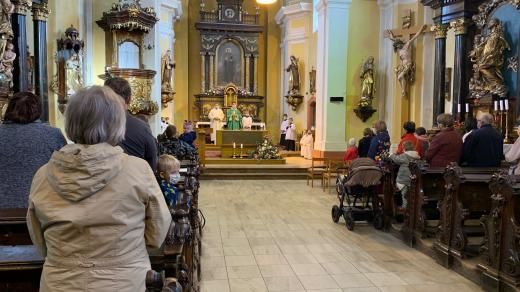 Farnost zavedla na bohoslužby v kostele sv. Jakuba v Červeném Kostelci znovu systém rezervací