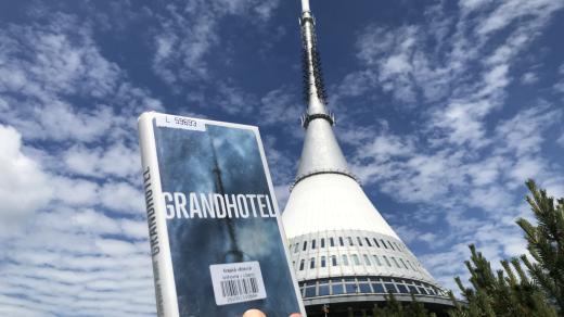 Dějištěm Rudišova románu Grandhotel se stal horský hotel Ještěd