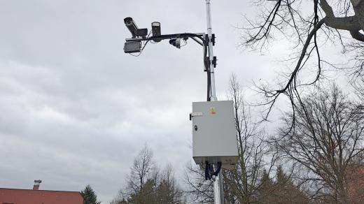 Radar na měření rychlosti v olomoucké městské části Chválkovice