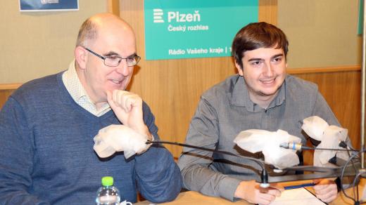 Petr Herejk, ředitel Mistrovství ČR v šachu mužů(vlevo) a Matěj Müller , klavírista a hudební skladatel