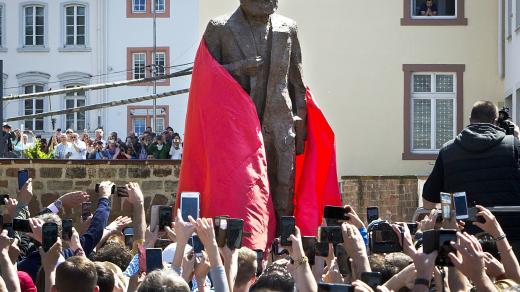 Odhalení sochy Karla Marxe v německém Trieru