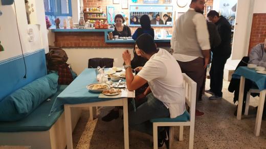 V restauraci paní Somajji vládne přísný režim, ale i domácí atmosféra