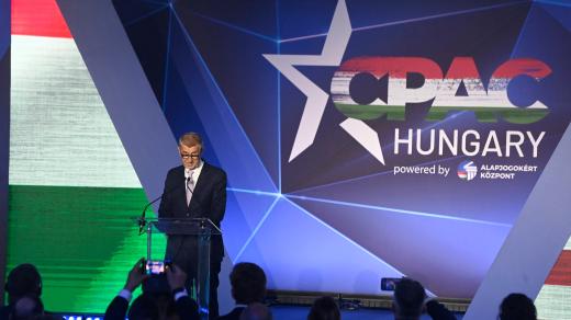 Andrej Babiš vystoupil na konferenci extrémně konzervativních politiků v Budapešti