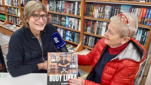 Rudy Linka při křtu své knihy v knihkupectví v Českých Budějovicích