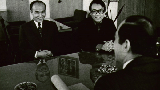 Vietnamský velvyslanec a zpravodaj na návštěvě v Čs. rozhlasu (1979)