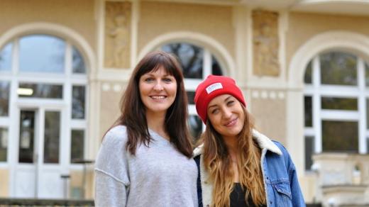 Moderátorka Lenka Vahalová s kuchařkou a cestovatelkou Kamilou Rundusovou alias KAMU