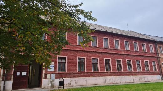 Dům služeb ve Slatinicích na Olomoucku