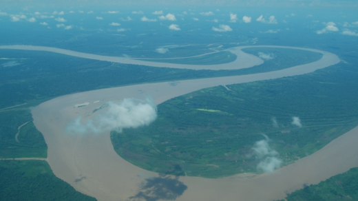 Ekologičtí aktivisté se spojili s akademiky, aby ochránili tisíc let starý prales. Na obrázku řeka Ucayali.