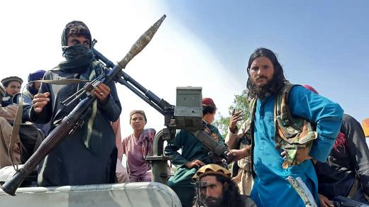 Tálibán obsazuje jedno město za druhým