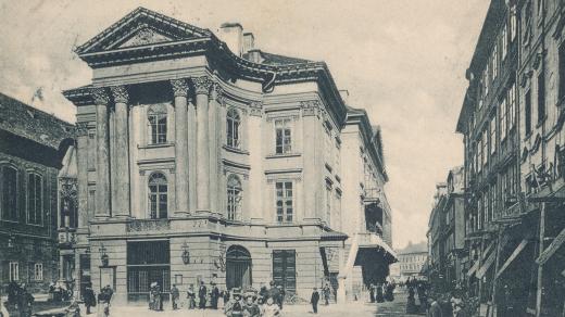 Rytířská ulice se Stavovským (Nosticovým) divadlem na dobové pohlednici