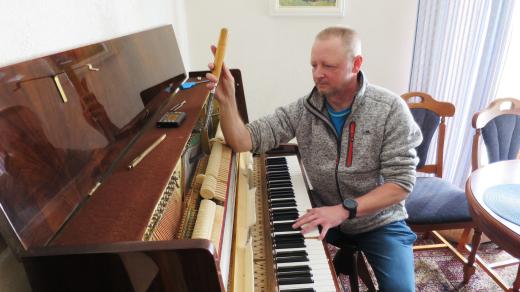 Martin Kühr ladí piana už přes 30 let