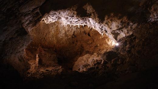 Součástí zdejšího krasu jsou i Zbrašovské aragonitové jeskyně