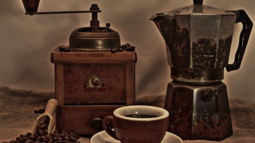 Káva, kafemlýnek, moka konvička, mlýnek na kávu