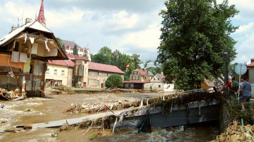 Povodně 2010 - stržený secesní most v Chrastavě