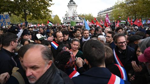 Mathilde Panotová, předsedkyně Vzdorující Francie, na propalestinské demonstraci v Paříži
