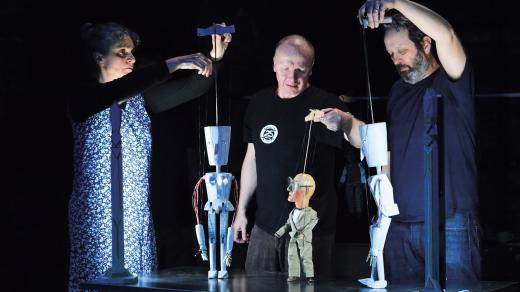 RUR podle Buchet a loutek, představení na motivy hry Karla Čapka vzniklo ve spolupráci s Českým centrem Mezinárodního PEN klubu u příležitosti stých narozenin robota. Premiéra byla online 27. listopadu 2020
