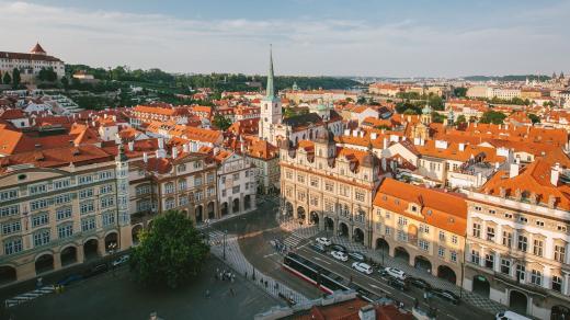 Pohled na dolní část Malostranského náměstí