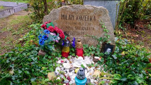 Hřbitov Malvazinky. Hrob Milana Kozelky