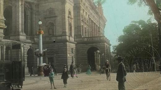 Národní divadlo z nábřeží (kolem roku 1905)