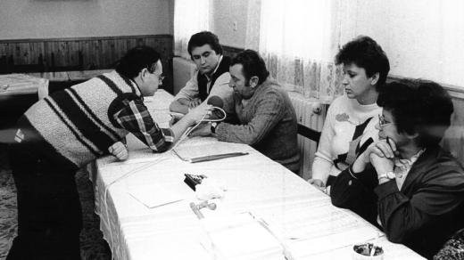 Ilustrační foto (reportáž z komunálních voleb, 24. 11. 1990).jpg