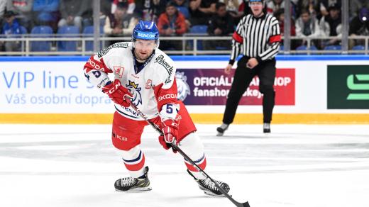 Hokejový obránce Jakub Jeřábek letos slavil extraligový titul s Třincem, ale na šampionát se nepodívá