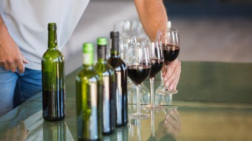 Víno, degustace, vinařství, alkohol, láhve. Ilustrační foto