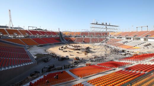 Korejci se rozhodli, že levnější a ekologičtější je stadiony po skončení her prostě zbourat a použít jinde (olympijský stadion v Pchjongčchangu)