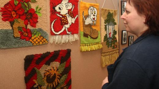 Výstava předmětů charakterizujících dobu předrevoluční v muzeu v Klatovech