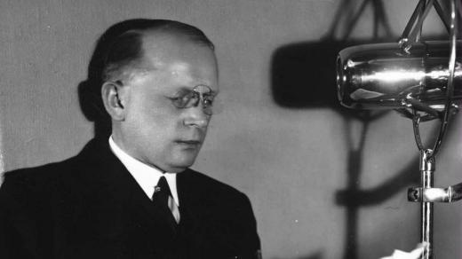 Miloš Čtrnáctý u mikrofonu (nedatováno)