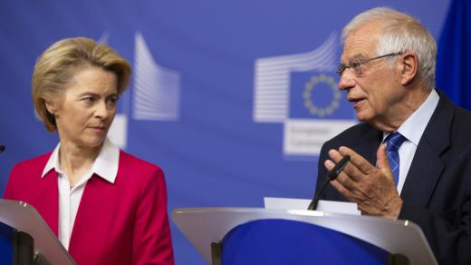 Předsedkyně Evropské komise Ursula von der Leyenová a unijní zmocněnec pro zahraniční politiku Josep Borell