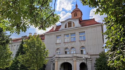 Gymnázium na Mikulášském náměstí v Plzni