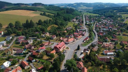 Obec Ratiboř je protkaná turistickými stezkami