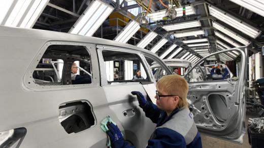 Montáž vozů Škoda Kodiaq na výrobní lince v Nižním Novgorodu