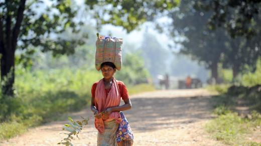 Obyvatelka Indie z oblasti Dantewada, kde se pohybují nakšalité