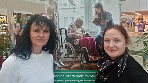 Výstava ADRA. Vlevo Dagmar Hoferková, Valerie Gajdošechová vpravo