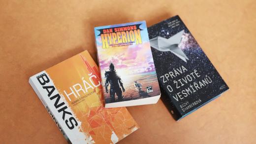 V posledních letech vznikly pozoruhodné romány, ve kterých se novátorsky řeší gender, kolonialismus, vztahy mezi inteligentními bytostmi a nakonec i představa, jak by vlastně mohlo takové vesmírné společenství vypadat