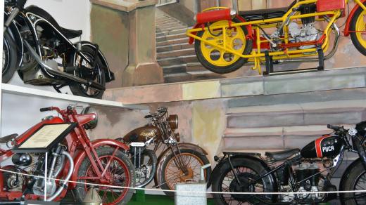 Historické motocykly se sbírky Zdeňka Bálka si můžete prohlédnout v Železné Rudě, Kašperských horách a v Bečově nad Teplou