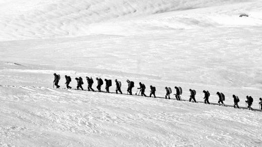 K podchlazení může v zimních měsících dojít snadno. Třeba když horský turista podcení oblečení nebo když sportovec přecení své síly