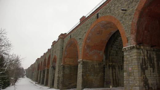 Nejstarší viadukt připomíná ten v nedaleké Jezernici